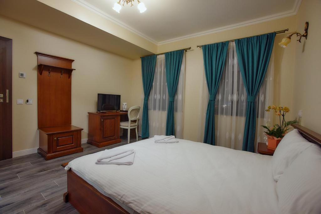 Hotel Imperium Botiz Ngoại thất bức ảnh